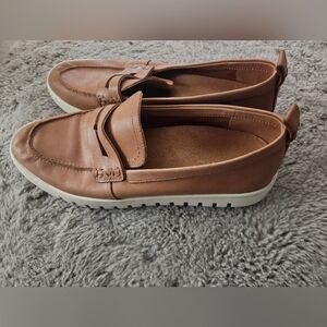 Vionic Uptown Women's Slip-on Loafer Moc Casual Shoes Sand Suede, size 9